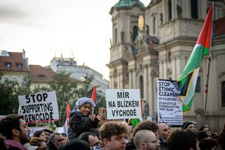 Tři roky komplicity s genocidou. V otázce Gazy není Česko nevinný účastník velkých dějin, ale spolupachatel